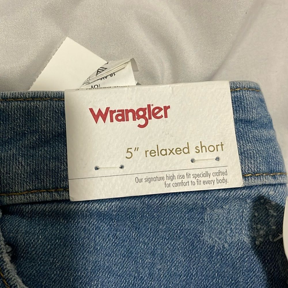 NWT- Wrangler- 33/16. Relaxed Fit - Picture 8 of 9